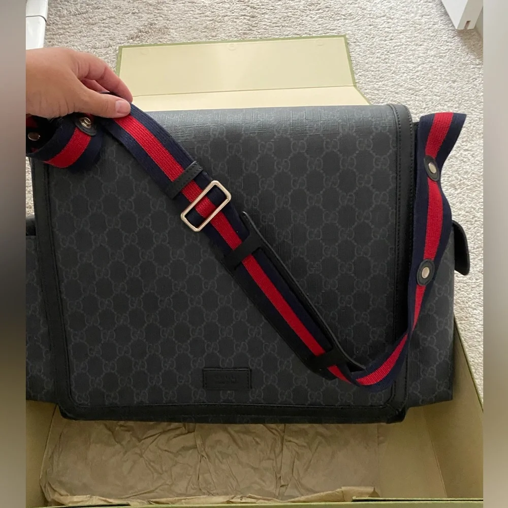 GUCCI GG Supreme Monogram Web Leather Adjustable Messenger Diaper Bag Black Red - Picture 3 of 10